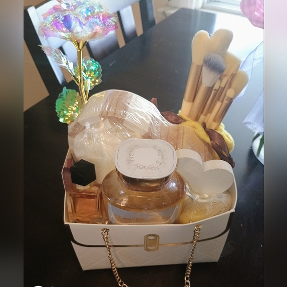 Elegant White Handbag Women's Gift ysl Basket Pamper Me Birthday Christmas Anniv - Picture 3 of 11